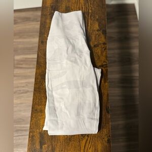 Alo White Camouflage Pants Sz XS Soft Comfy